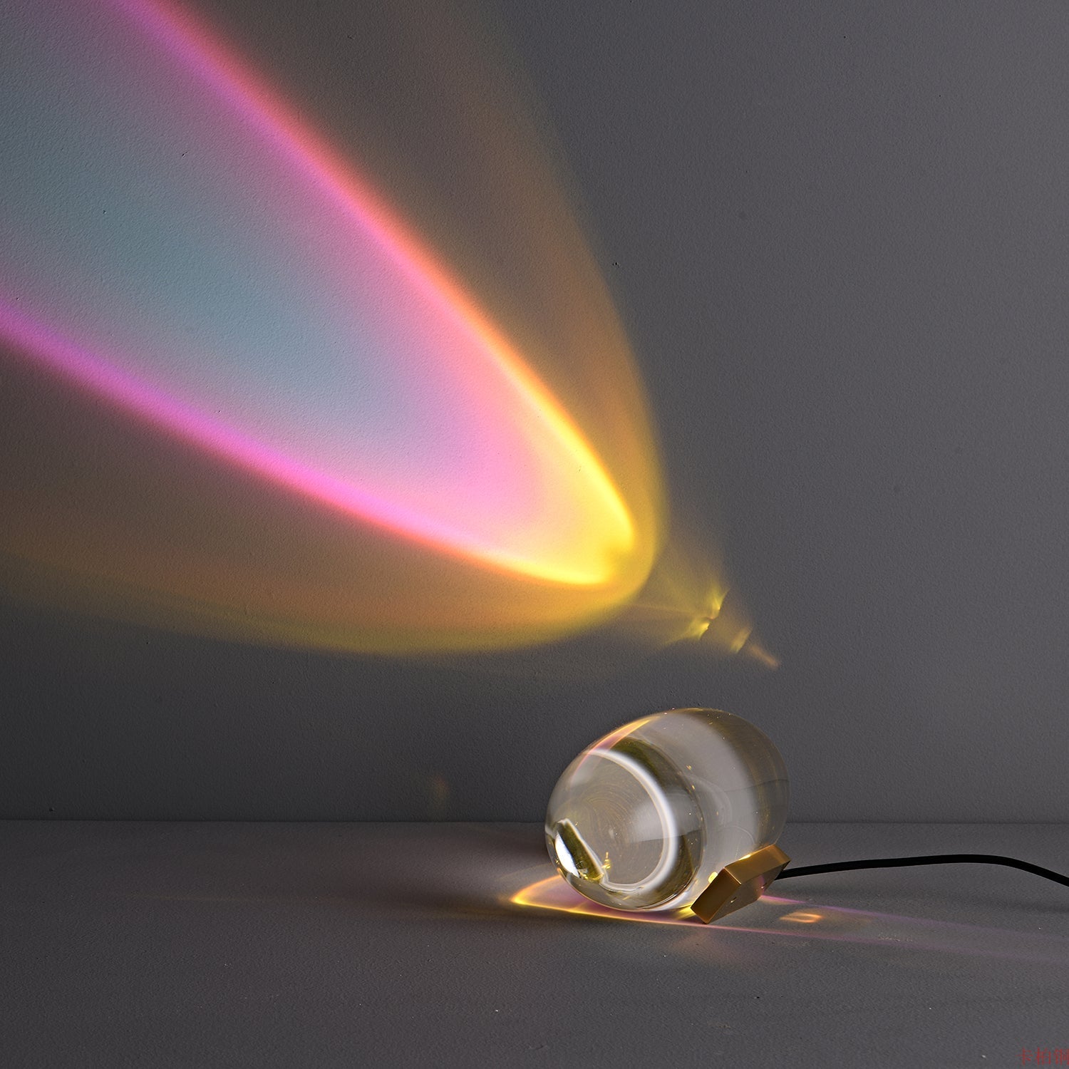 Lampa Stołowa LED Projektująca Wzory | Designerskie Oświetlenie Wnętrz