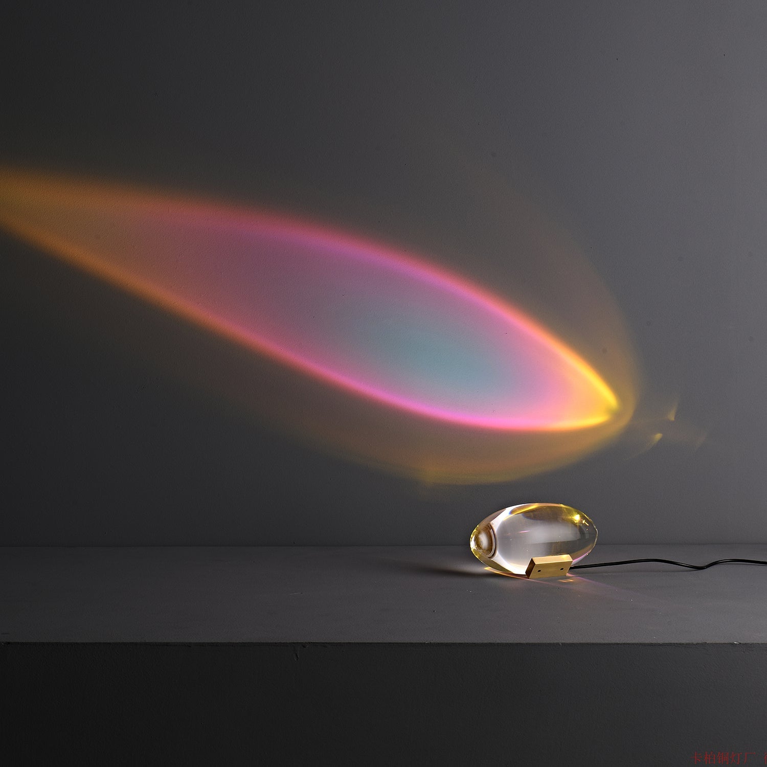 Lampa Stołowa LED Projektująca Wzory | Designerskie Oświetlenie Wnętrz