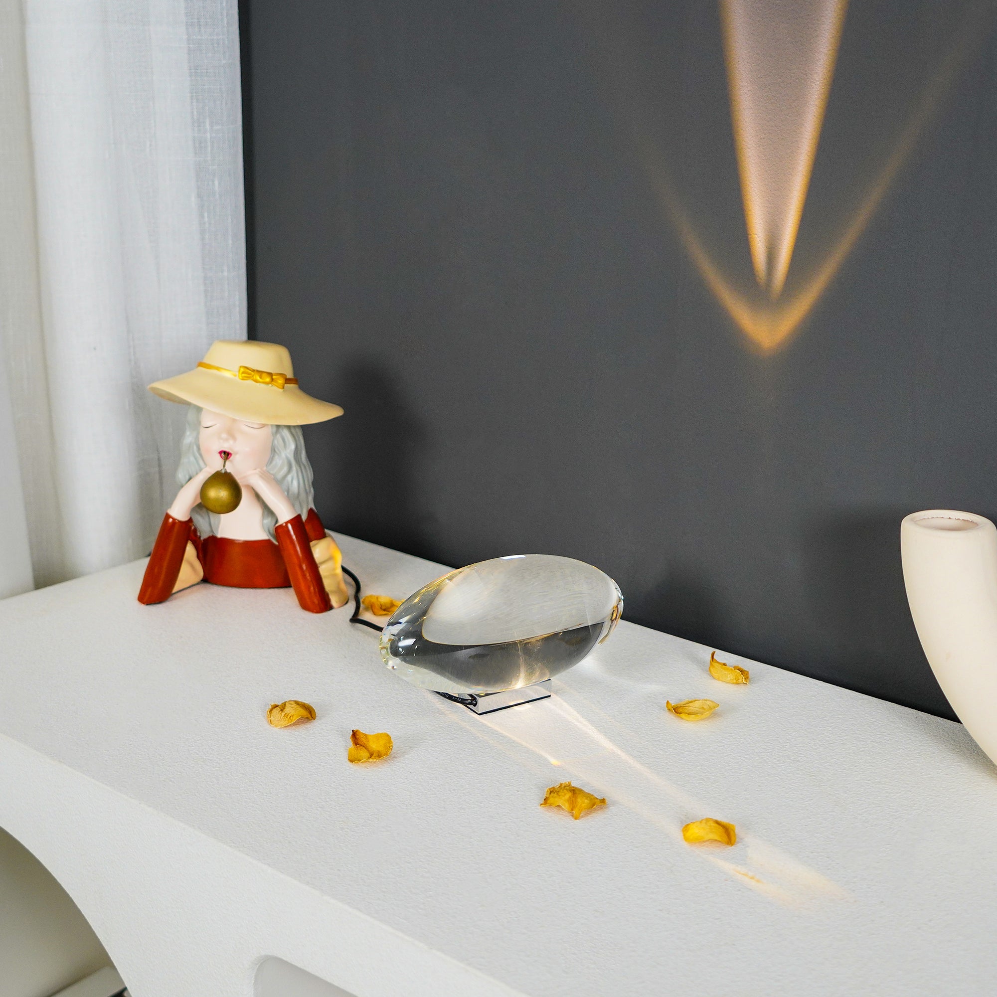 Lampa Stołowa LED Projektująca Wzory | Designerskie Oświetlenie Wnętrz