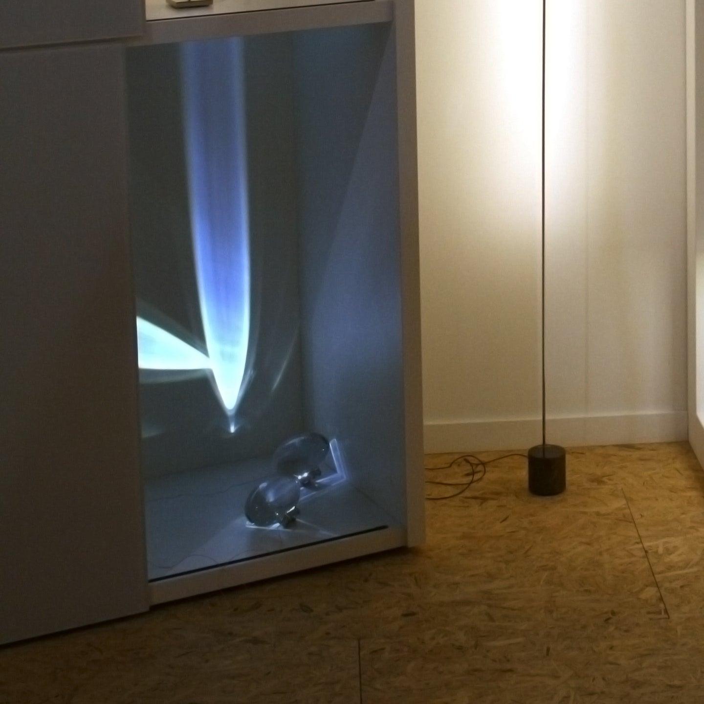 Lampa Stołowa LED Projektująca Wzory | Designerskie Oświetlenie Wnętrz