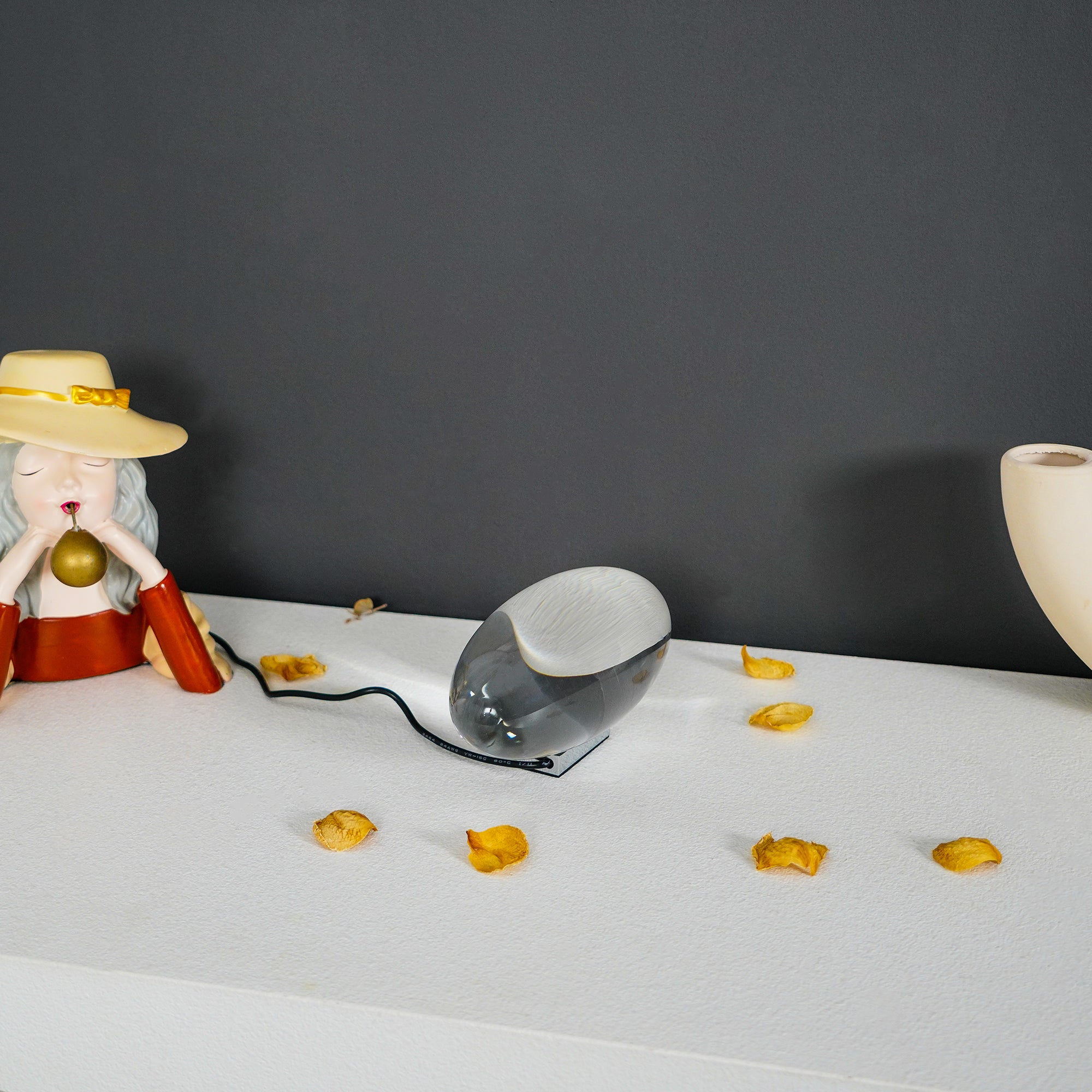 Lampa Stołowa LED Projektująca Wzory | Designerskie Oświetlenie Wnętrz