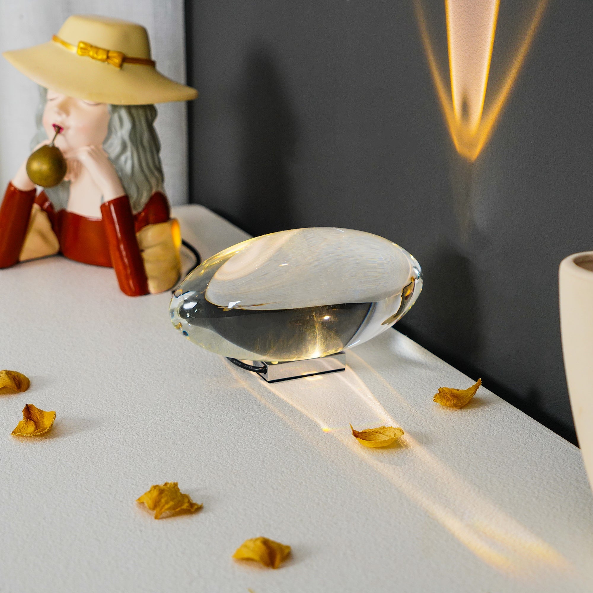 Lampa Stołowa LED Projektująca Wzory | Designerskie Oświetlenie Wnętrz