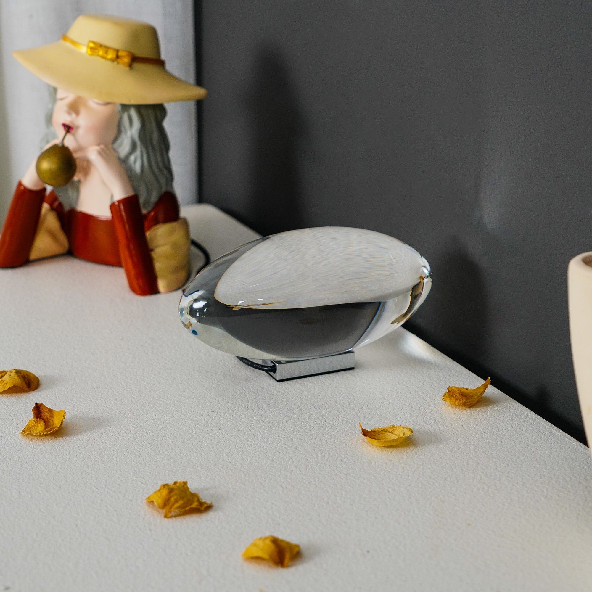 Lampa Stołowa LED Projektująca Wzory | Designerskie Oświetlenie Wnętrz