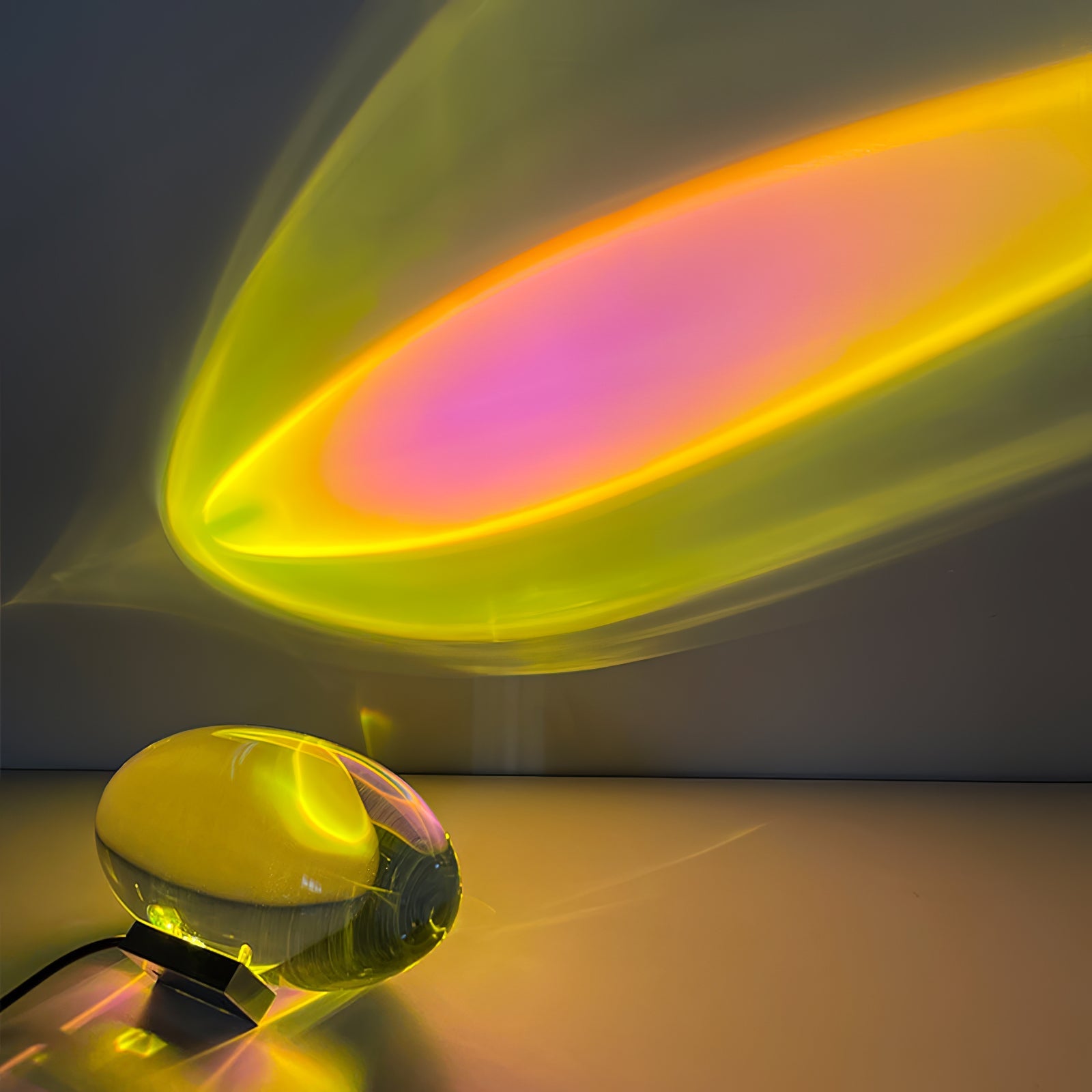 Lampa Stołowa LED Projektująca Wzory | Designerskie Oświetlenie Wnętrz