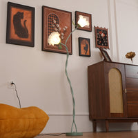 Lampa Podłogowa z Kwiatowym Motywem | Eleganckie Oświetlenie do Salonu