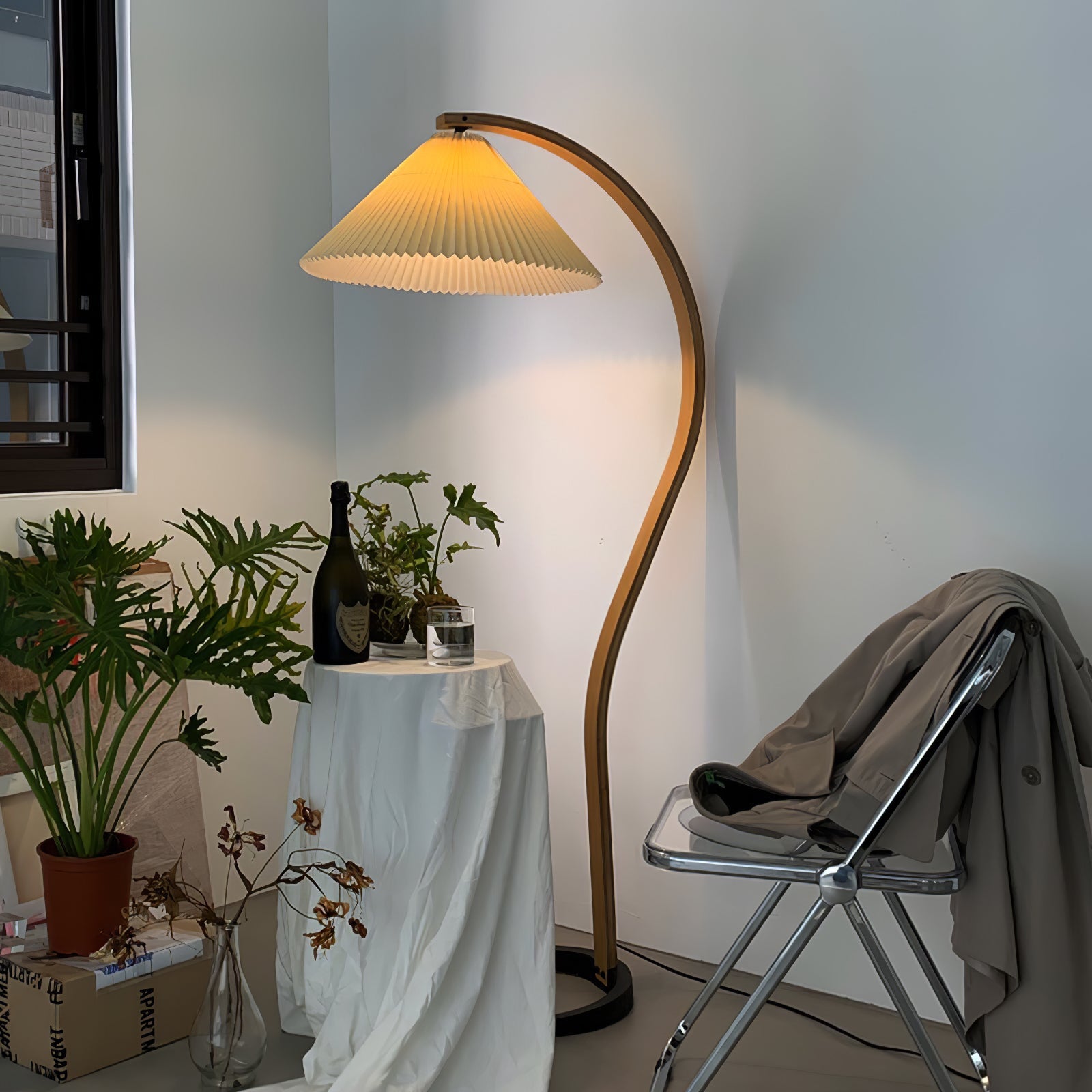 Lampa podłogowa w stylu skandynawskim | Nowoczesna lampa stojąca do salonu