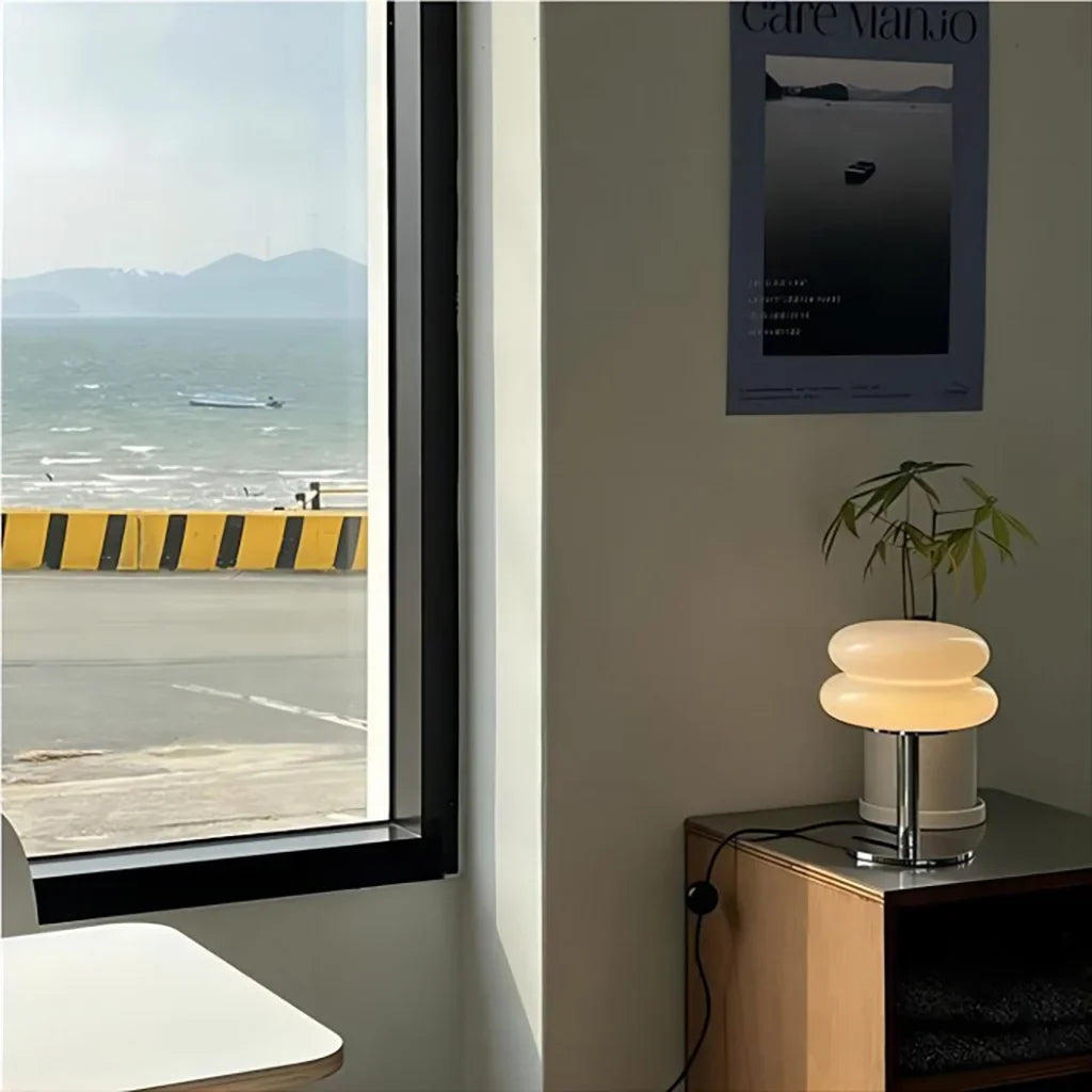 Lampa Stołowa Bauhaus ze Szklanym Kloszem | Minimalistyczna Lampka Nocna