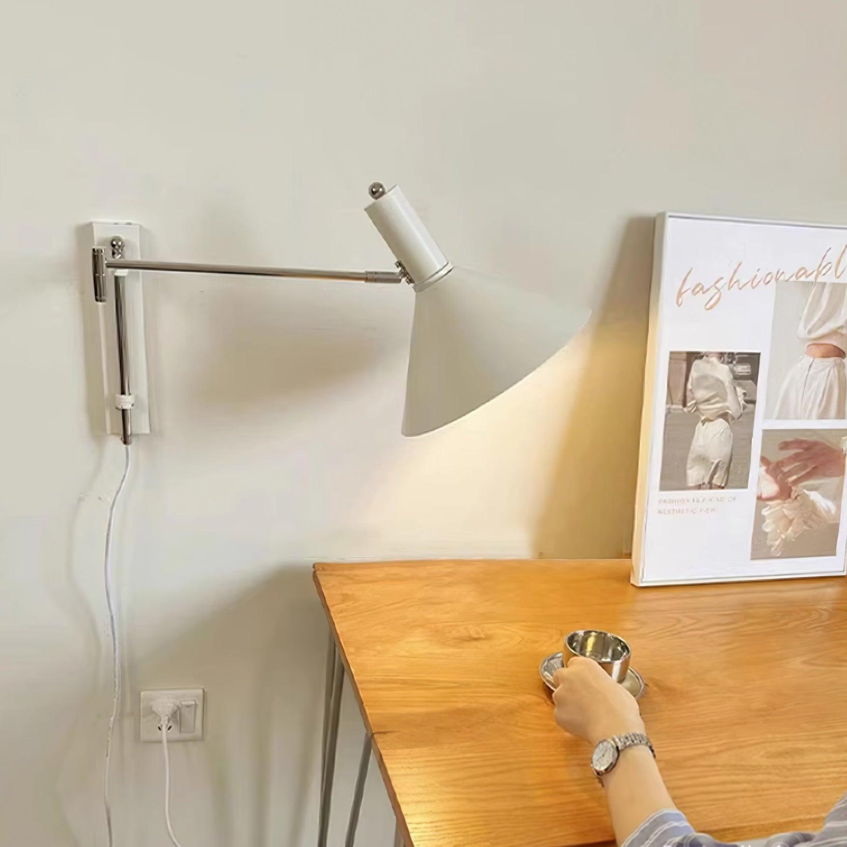 Regulowany Metalowy Kinkiet | Nowoczesna Lampa Ścienna do Sypialni i Salonu