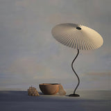 Lampa Stołowa w Stylu Nordyckim z Plisowanym Kloszem | Designerska Lampka Stojąca do Salonu