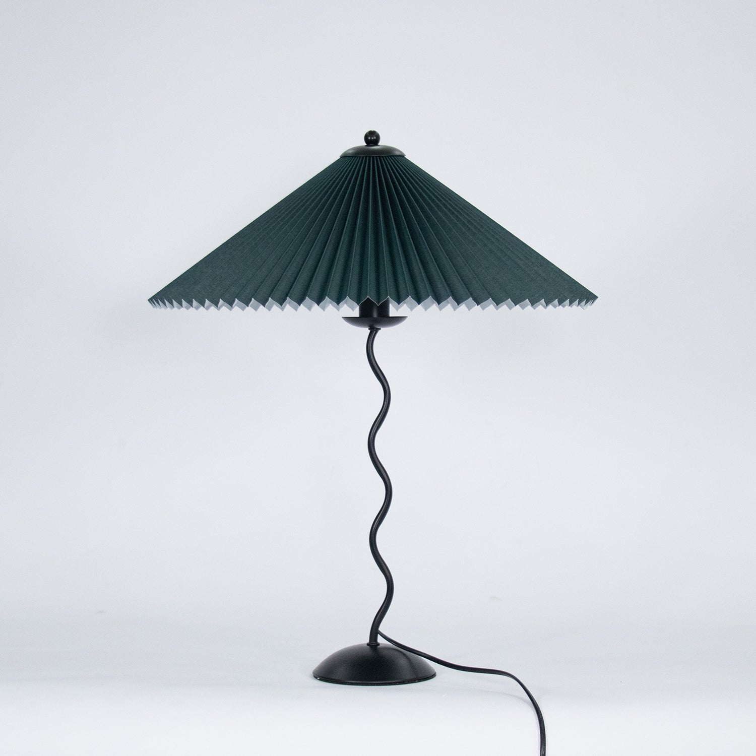 Lampa Stołowa w Stylu Nordyckim z Plisowanym Kloszem | Designerska Lampka Stojąca do Salonu