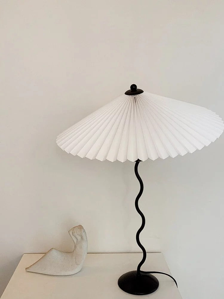 Lampa Stołowa w Stylu Nordyckim z Plisowanym Kloszem | Designerska Lampka Stojąca do Salonu