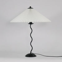 Lampa Stołowa w Stylu Nordyckim z Plisowanym Kloszem | Designerska Lampka Stojąca do Salonu