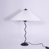 Lampa Stołowa w Stylu Nordyckim z Plisowanym Kloszem | Designerska Lampka Stojąca do Salonu