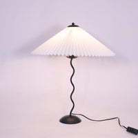 Lampa Stołowa w Stylu Nordyckim z Plisowanym Kloszem | Designerska Lampka Stojąca do Salonu