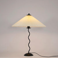 Lampa Stołowa w Stylu Nordyckim z Plisowanym Kloszem | Designerska Lampka Stojąca do Salonu