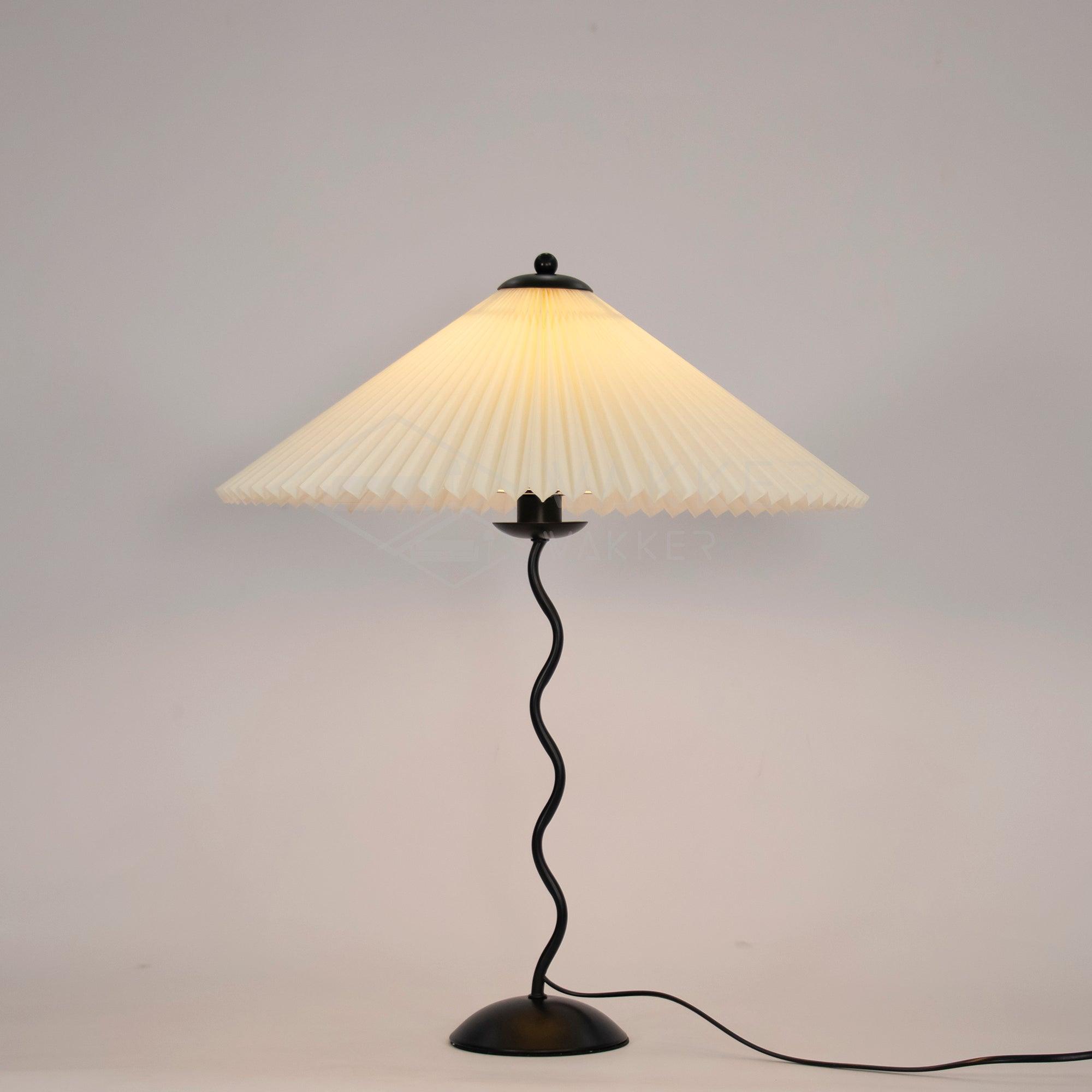 Lampa Stołowa w Stylu Nordyckim z Plisowanym Kloszem | Designerska Lampka Stojąca do Salonu