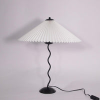 Lampa Stołowa w Stylu Nordyckim z Plisowanym Kloszem | Designerska Lampka Stojąca do Salonu