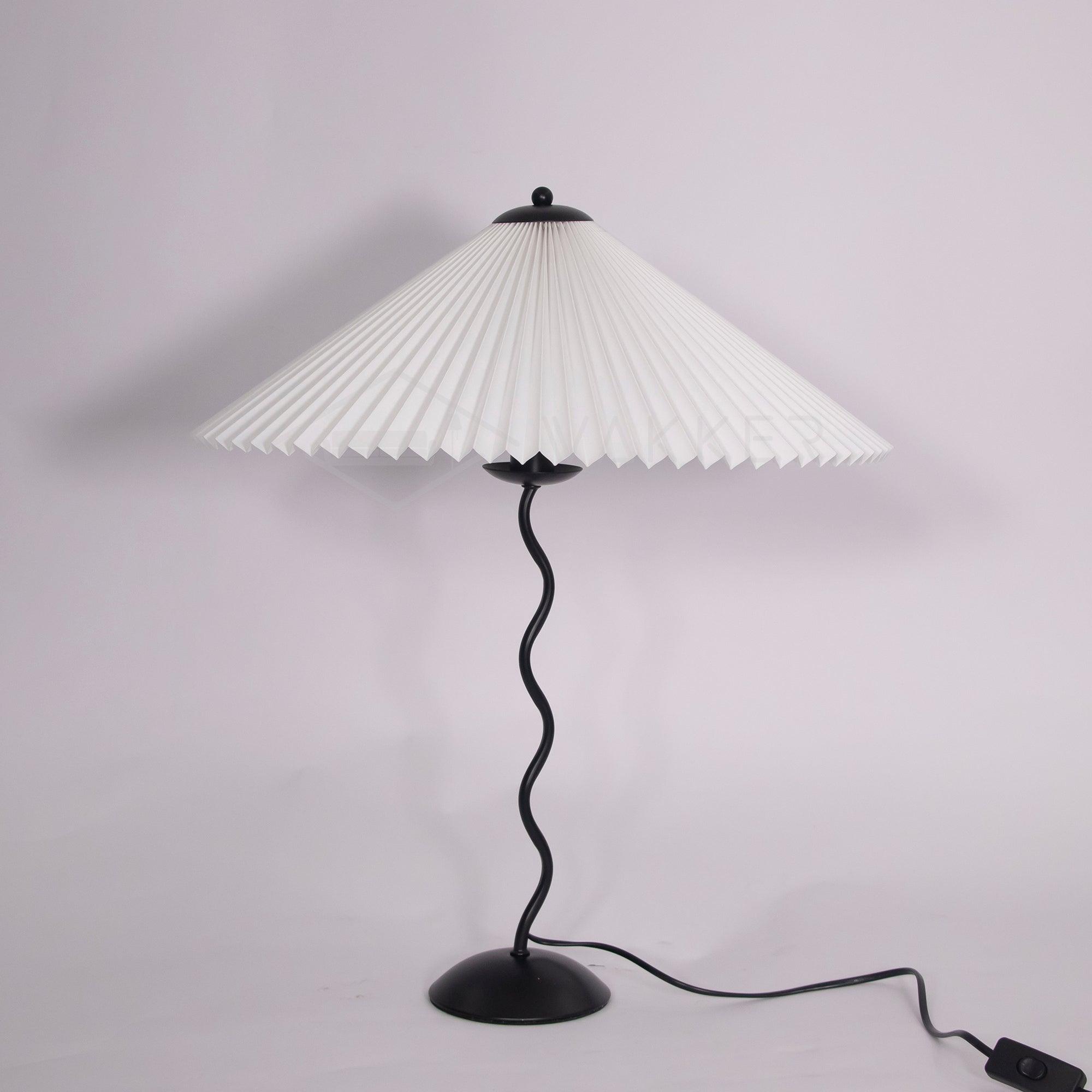 Lampa Stołowa w Stylu Nordyckim z Plisowanym Kloszem | Designerska Lampka Stojąca do Salonu
