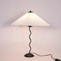 Lampa Stołowa w Stylu Nordyckim z Plisowanym Kloszem | Designerska Lampka Stojąca do Salonu