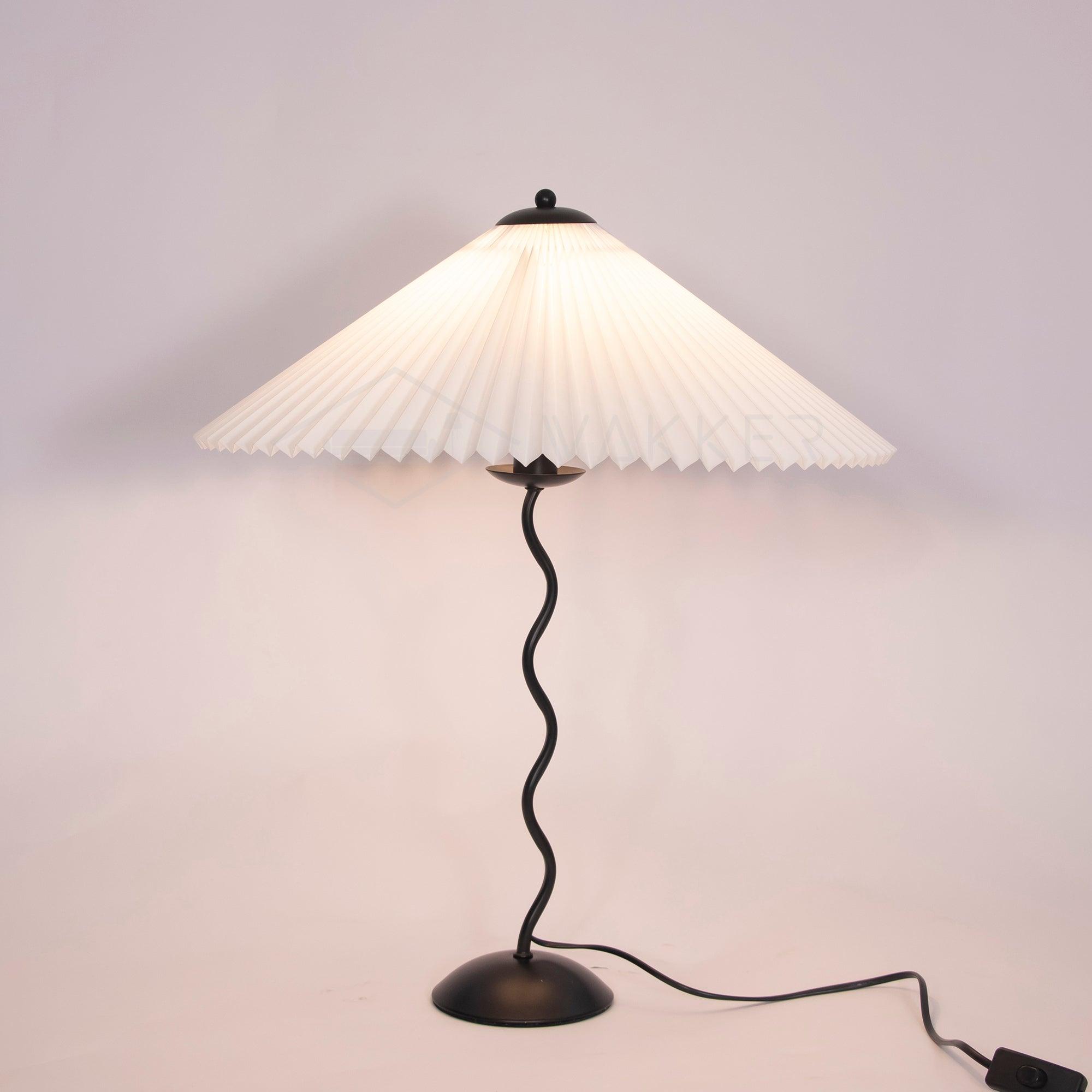 Lampa Stołowa w Stylu Nordyckim z Plisowanym Kloszem | Designerska Lampka Stojąca do Salonu
