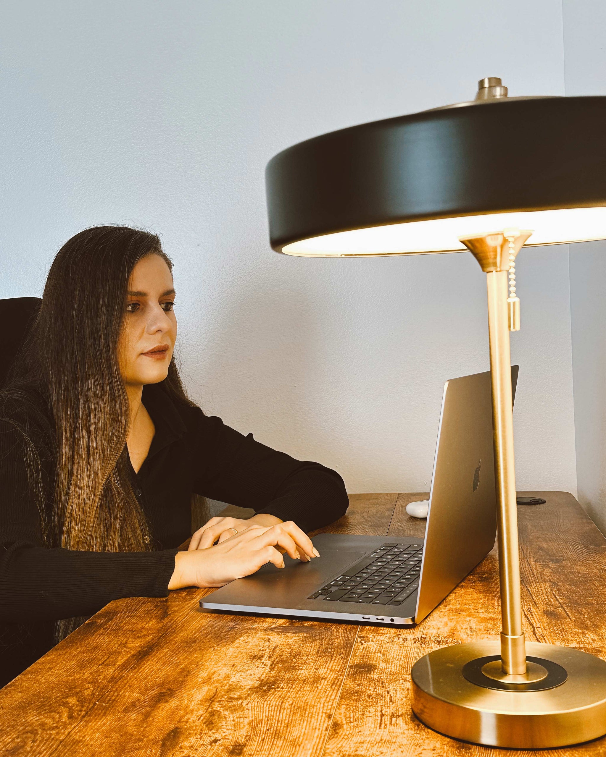 Lampa Stołowa LED w Stylu Vintage z Łańcuszkiem | Elegancka Lampka do Sypialni