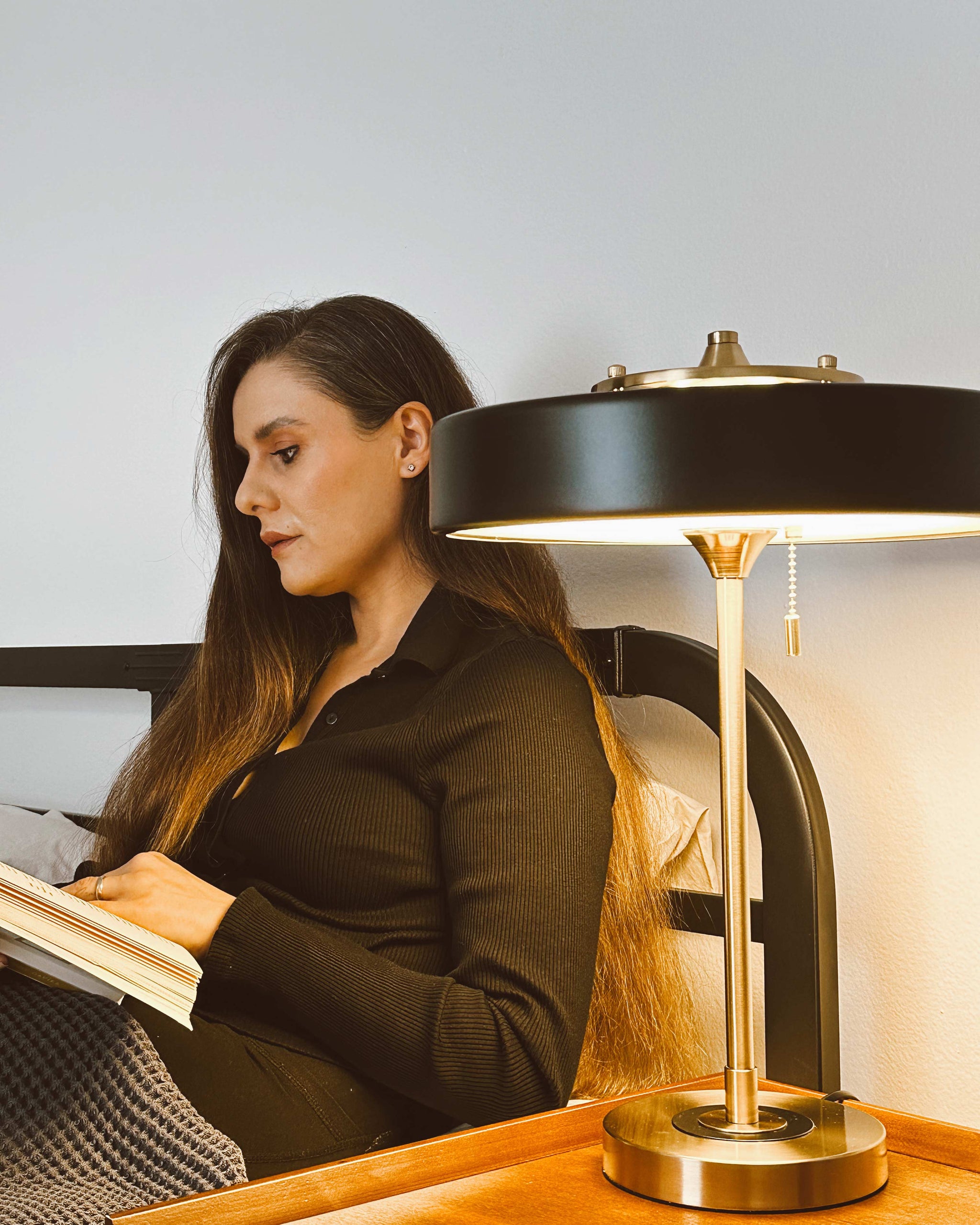 Lampa Stołowa LED w Stylu Vintage z Łańcuszkiem | Elegancka Lampka do Sypialni